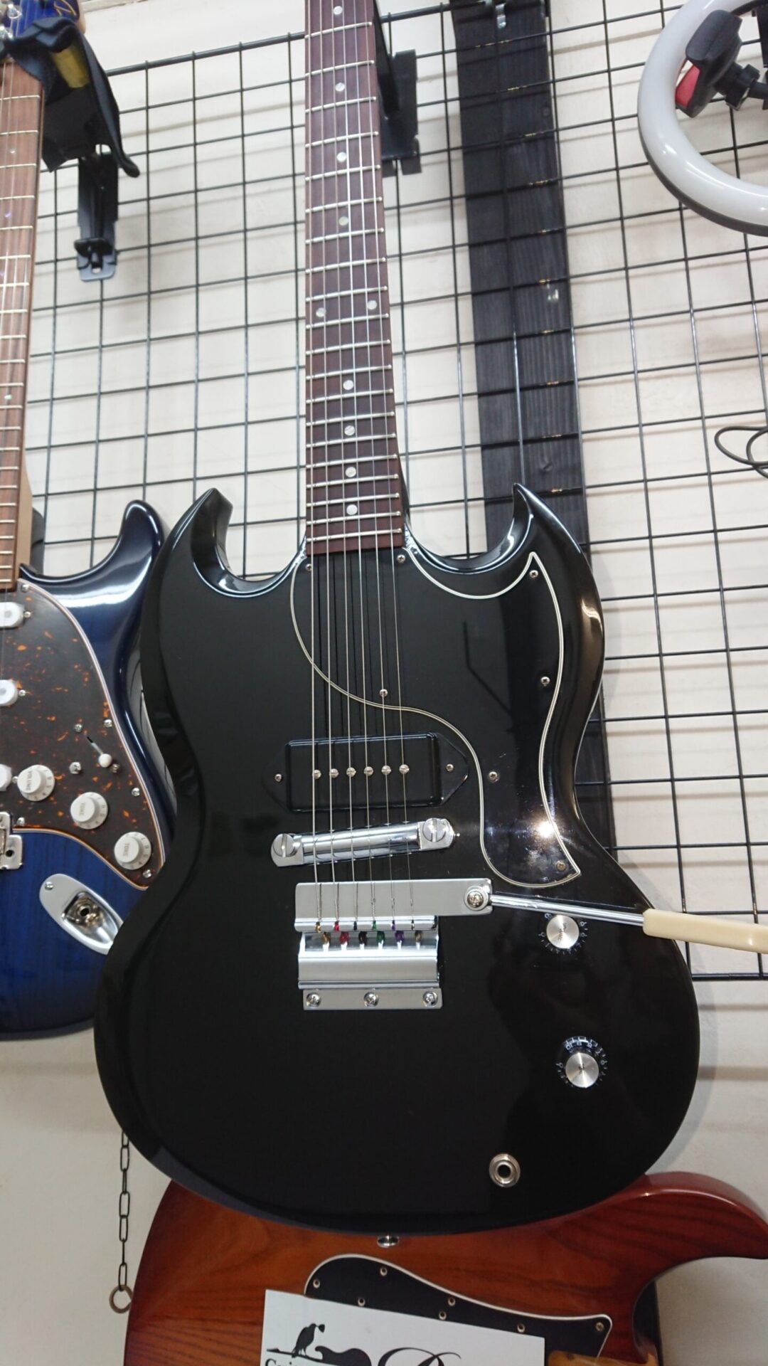 Gibson SG Jr ヴァイブローラー取り付け | Guitar works Roost