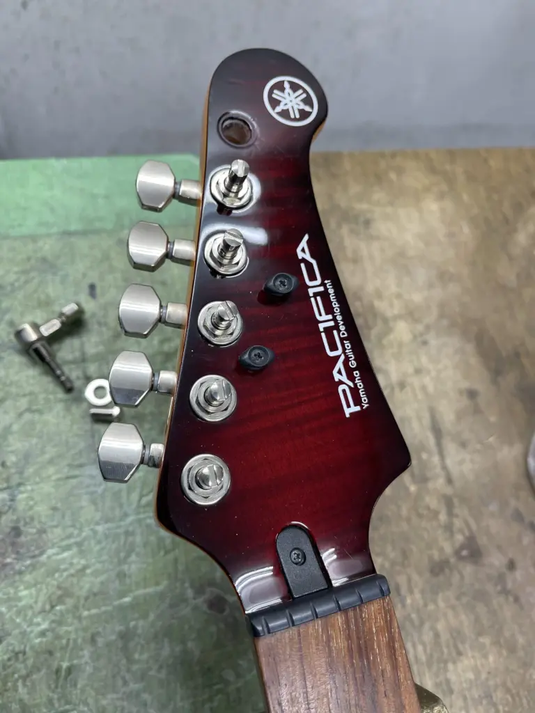 YAMAHA PAC611VFM ペグ交換 マイク交換 | Guitar works Roost